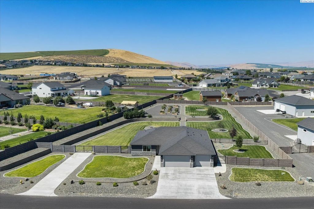 11808 S Gallop Ln, Kennewick