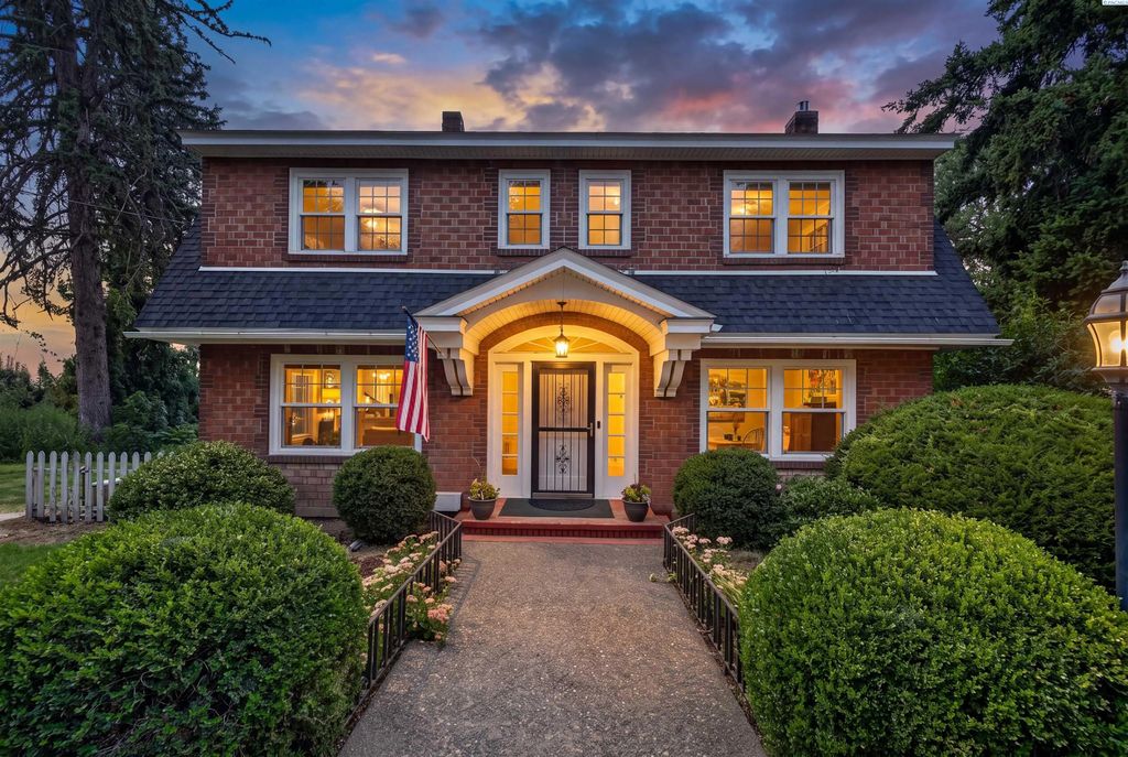 912 Cherry Ln, Grandview