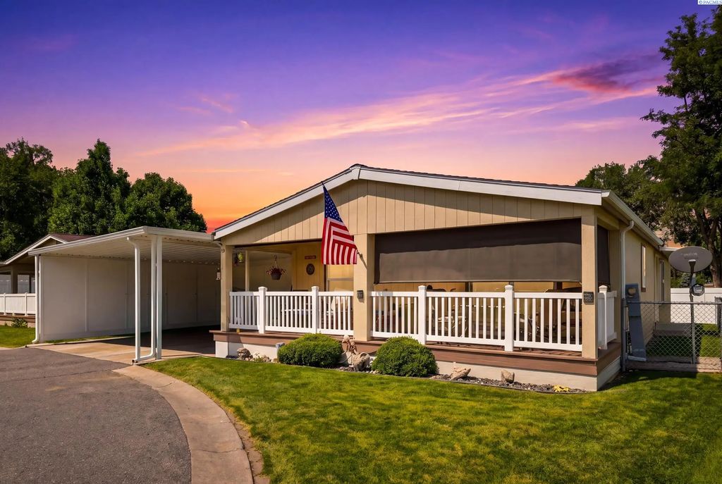 1304 Babs Ave 12, Benton City