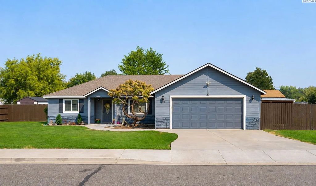 408 Capri Court, Benton City