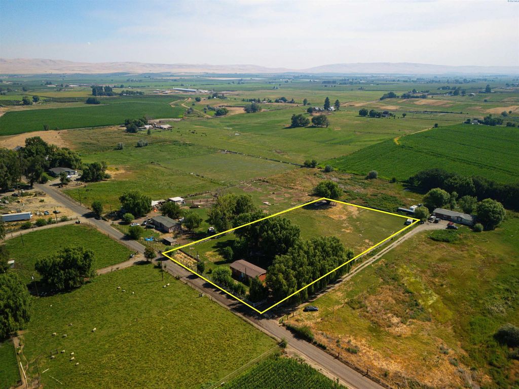 701 Arms Rd, Outlook