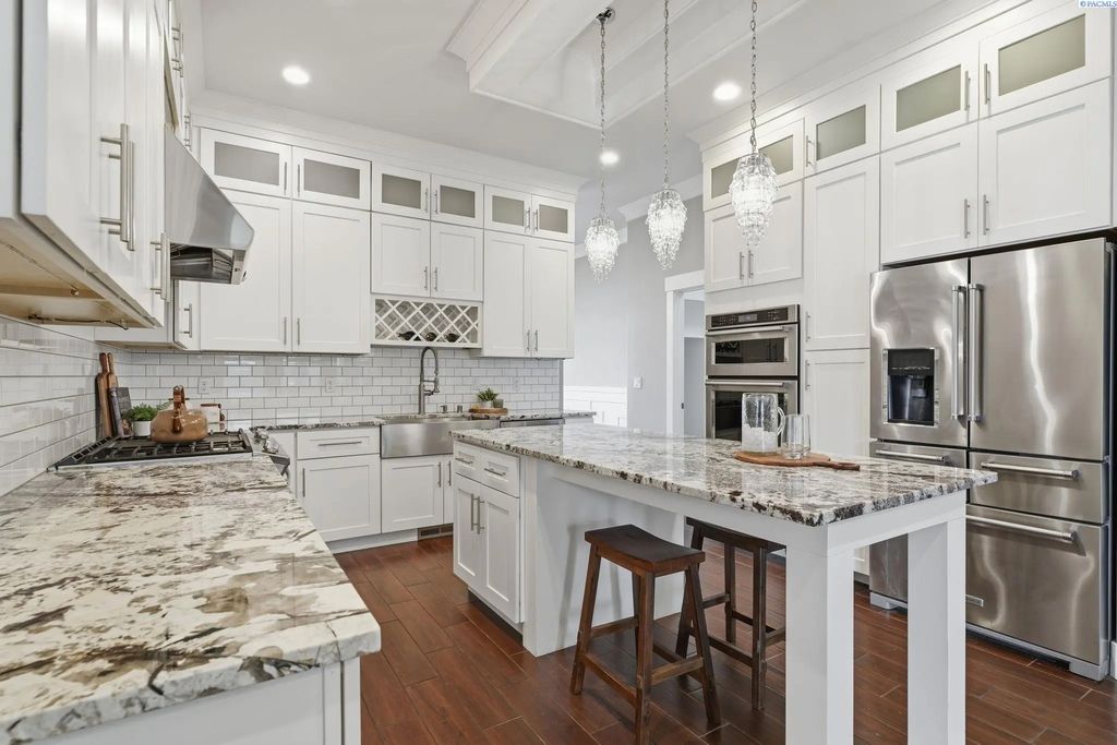 2303 W 49th Ave, Kennewick
