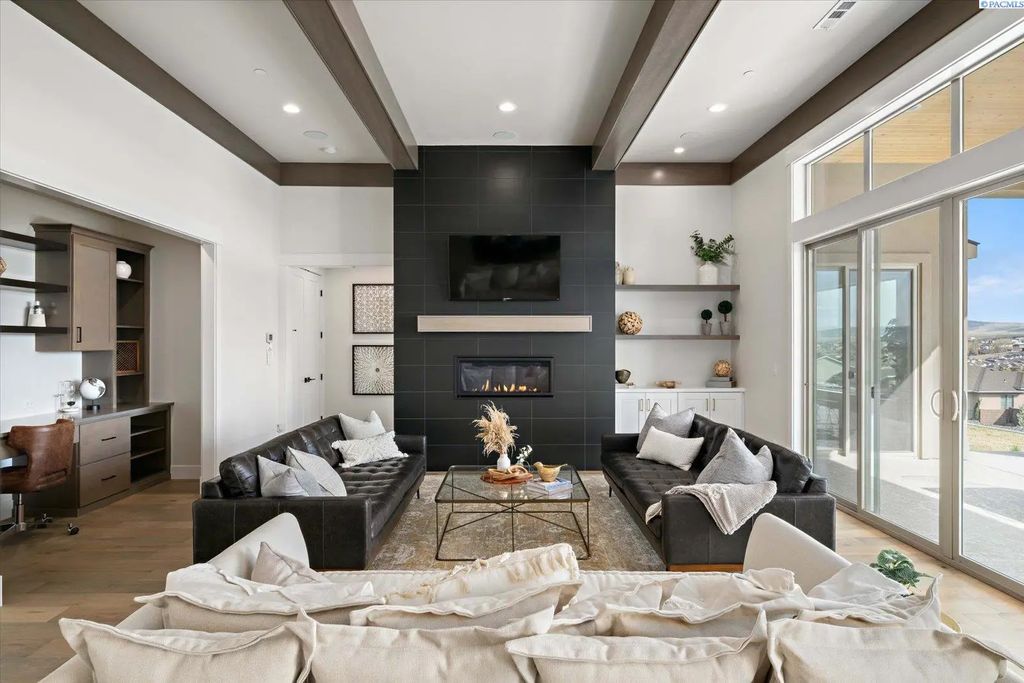 7440 W 22nd Place, Kennewick