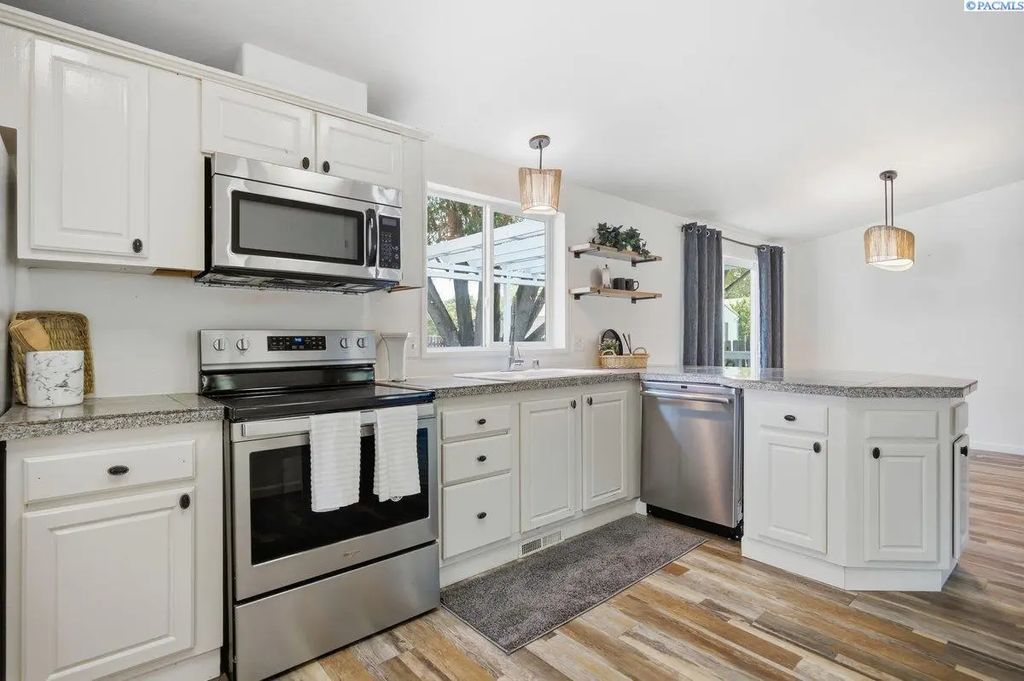 316 S 9th St, Benton City