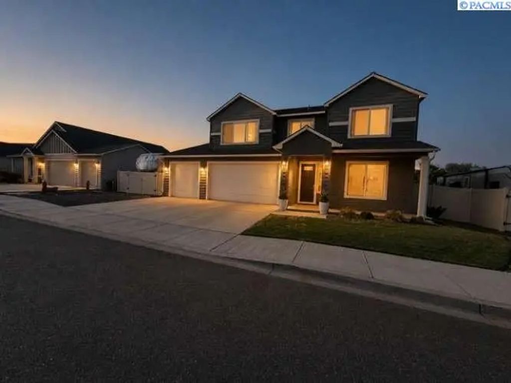 1554 W 32nd Ave, Kennewick