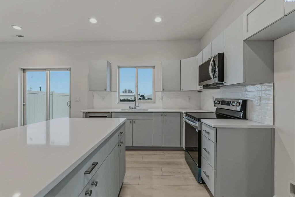 7536 Grapevine Ct, West Richland
