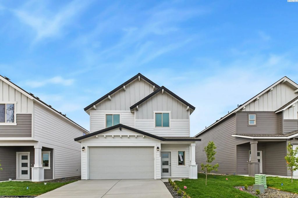 10490 W Clearwater Dr, Kennewick