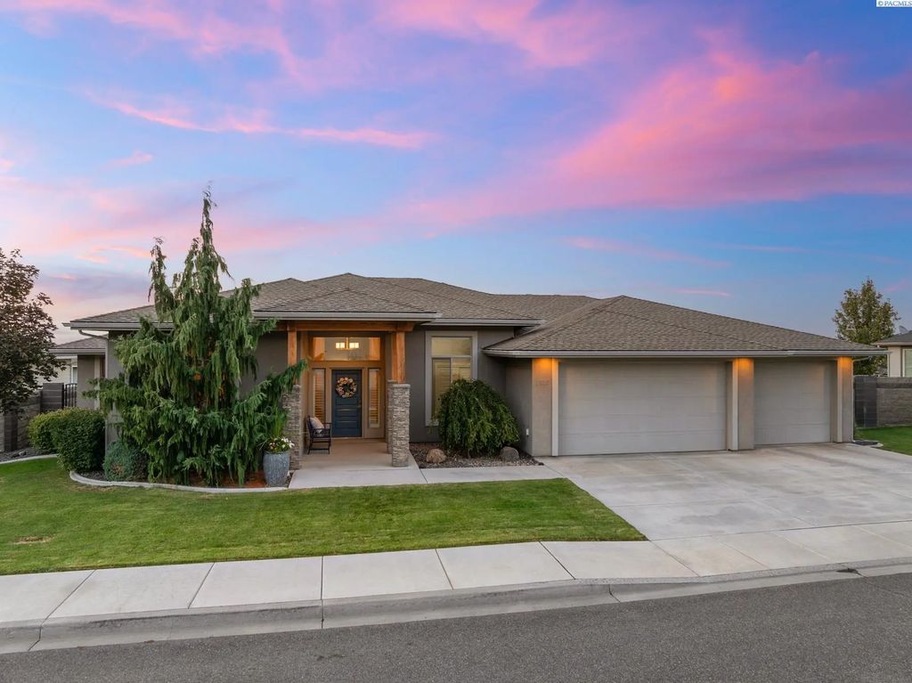 1810 W 52nd Ave, Kennewick