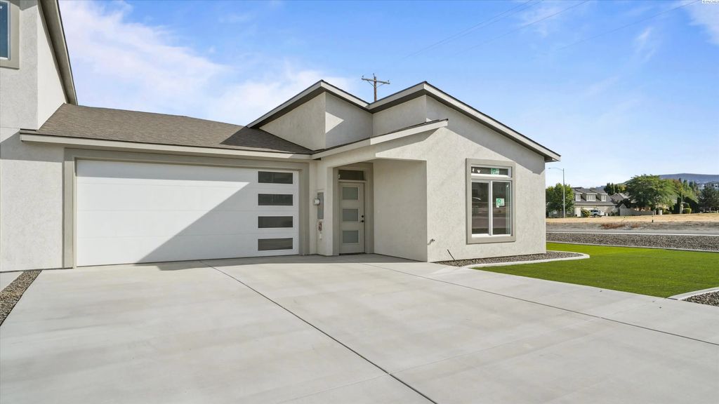 1101 Fairhaven Loop, Richland