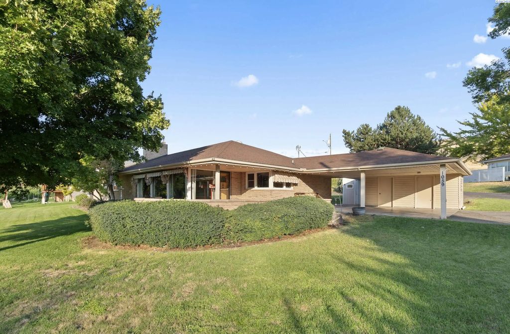 1059 Parker Ct, Prosser