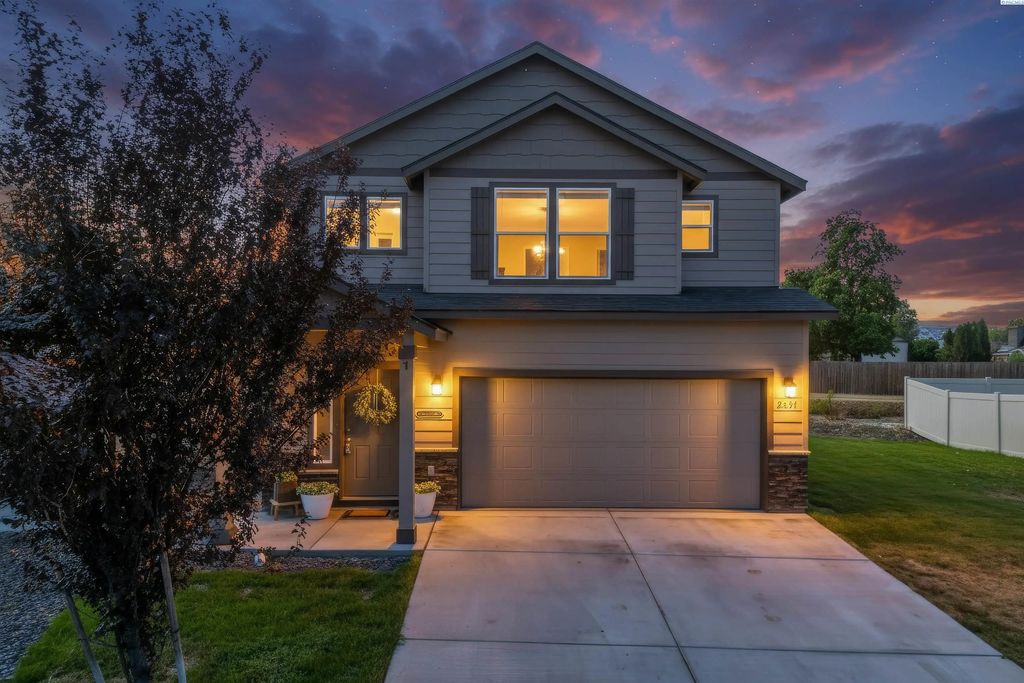 2351 W 23rd Ave, Kennewick