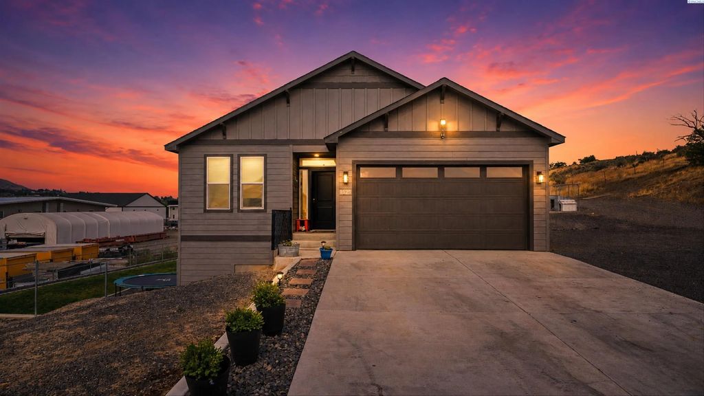 1525 Della Ave, Benton City