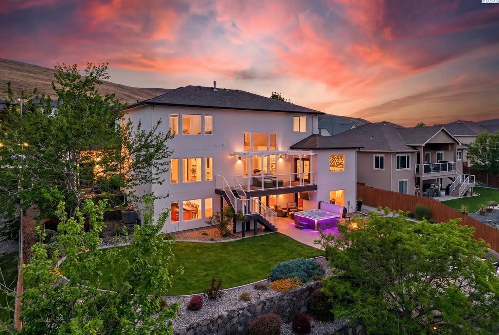 1614 W 51st Avenue, Kennewick