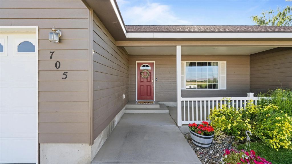 705 Cherry Ln, Grandview