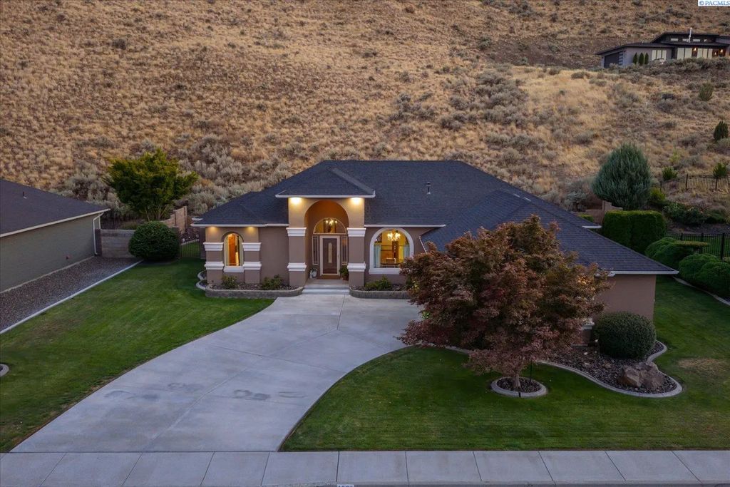 1031 Meadow Hills Drive, Richland