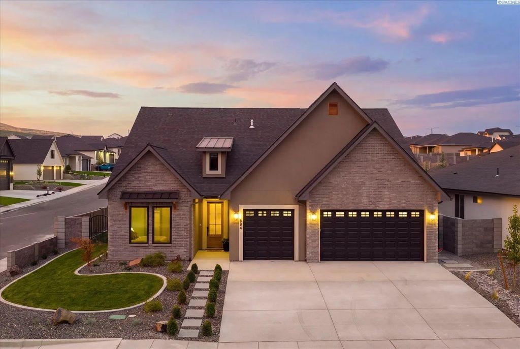 686 Cortona, Richland