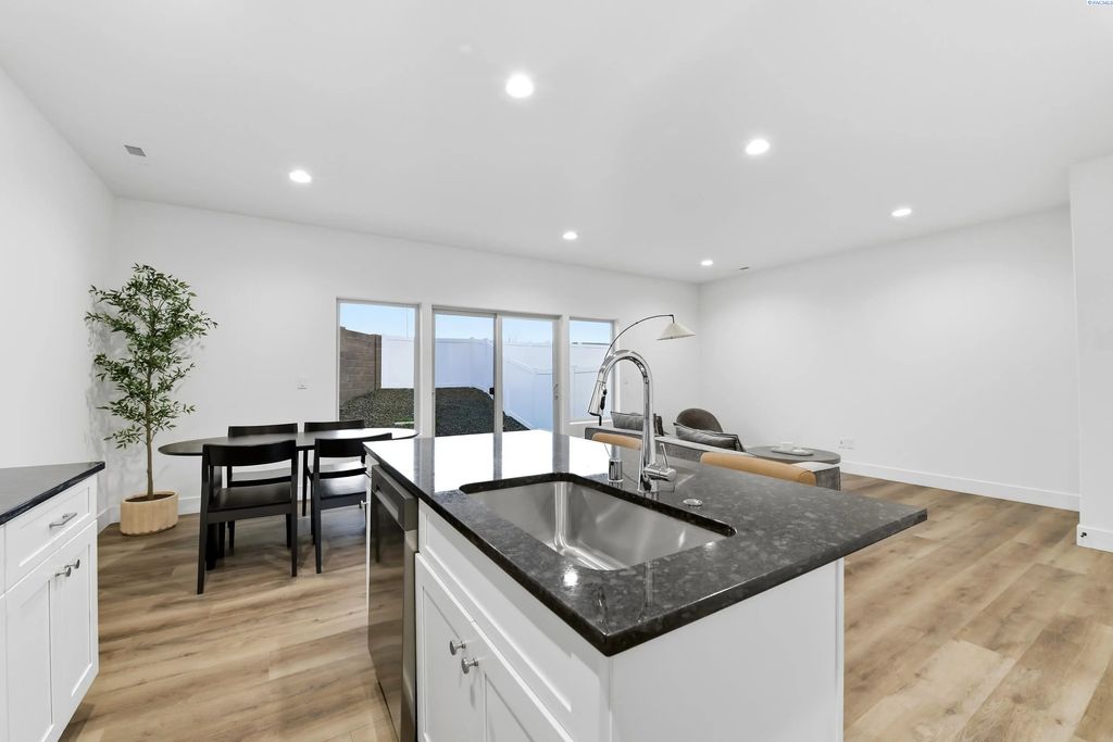 7423 Grapevine Ct, West Richland