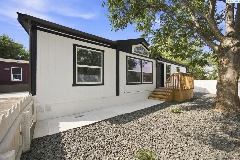 2906 W 7th Ave. 32, Kennewick