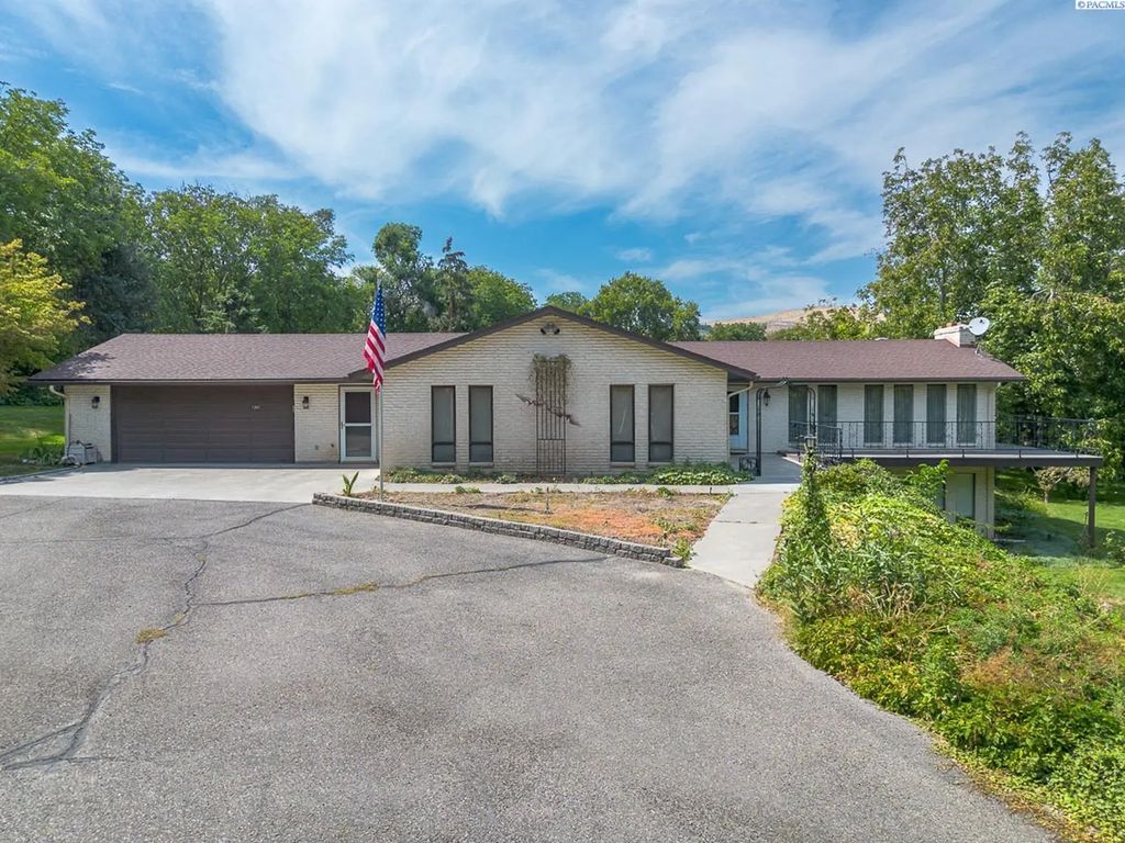 1265 Gage Boulevard, Richland