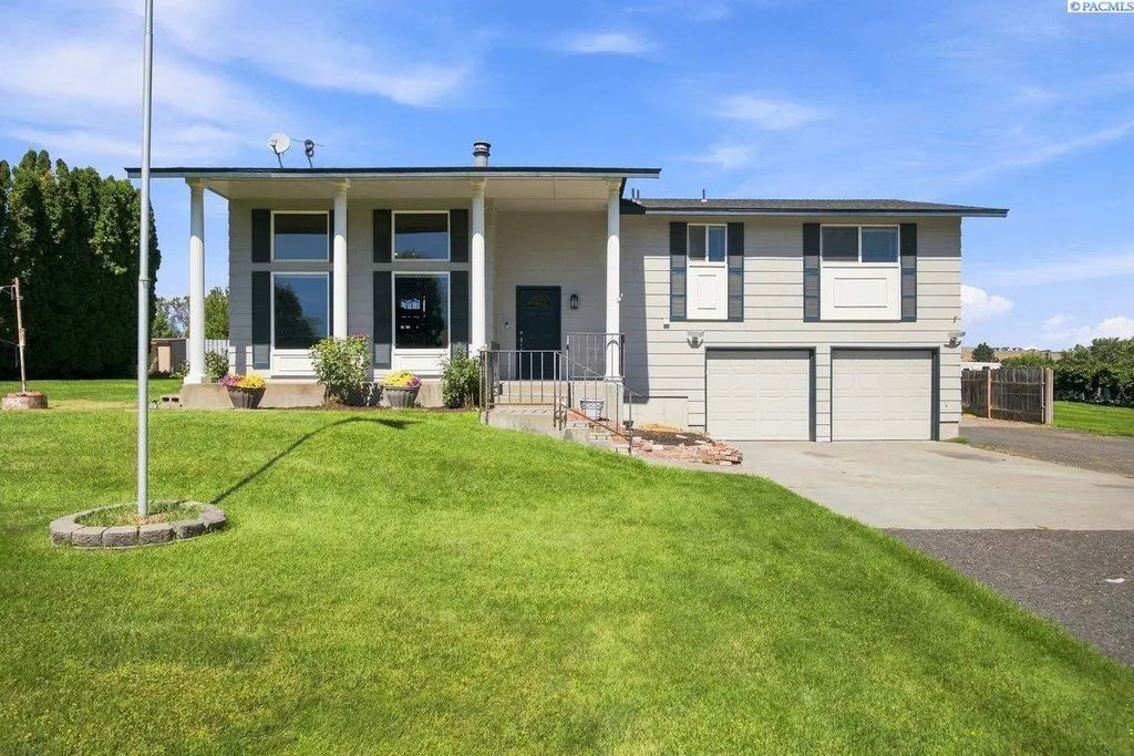95404 E Reata Rd, Kennewick