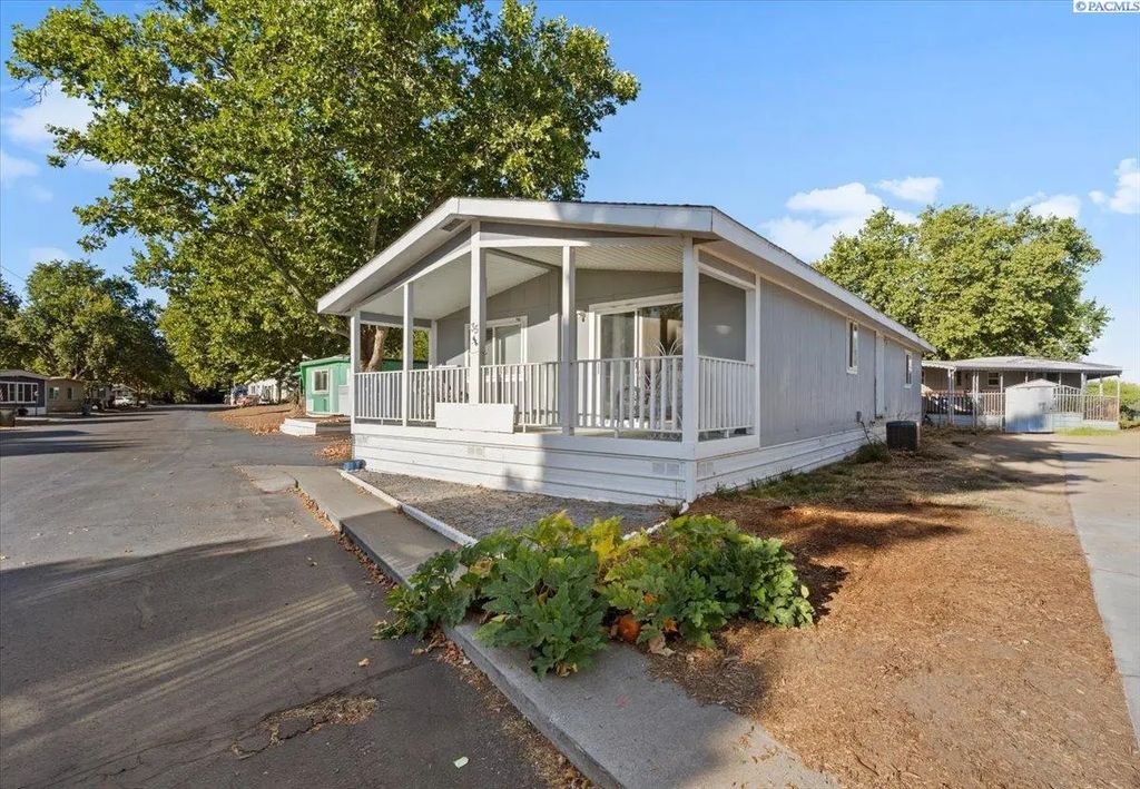 35 Nuclear Ln, Richland