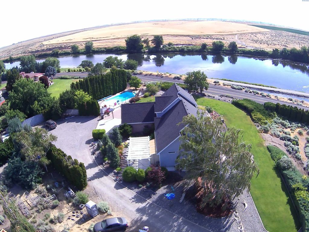 45204 E Shannon, West Richland