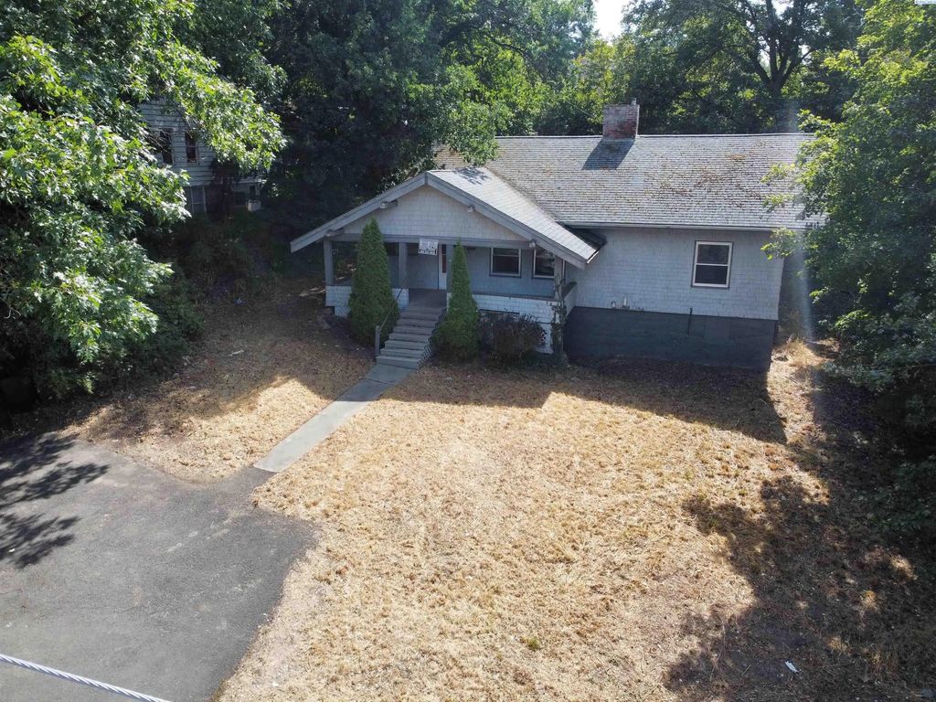960 Ne Maple St, Pullman