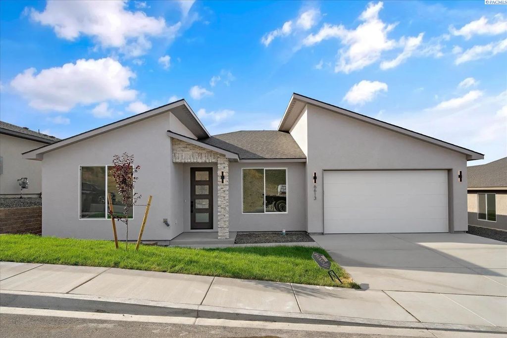 6613 W 27th Ave, Kennewick