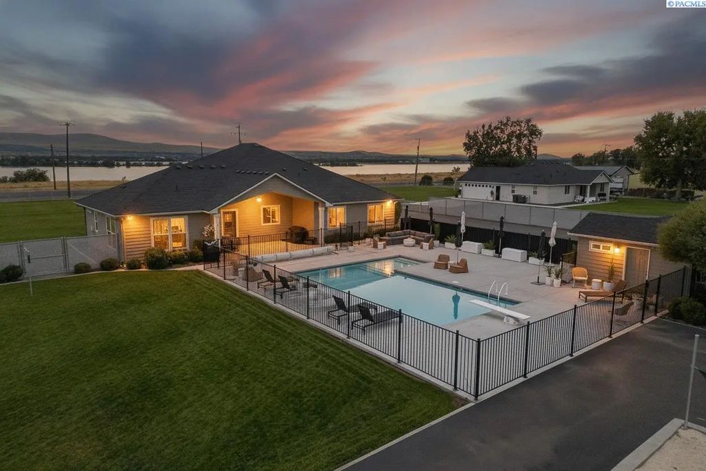 2477 Hanson Loop, Burbank