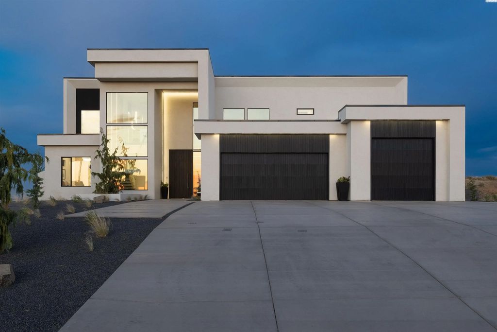 6910 W 22nd Ave., Kennewick