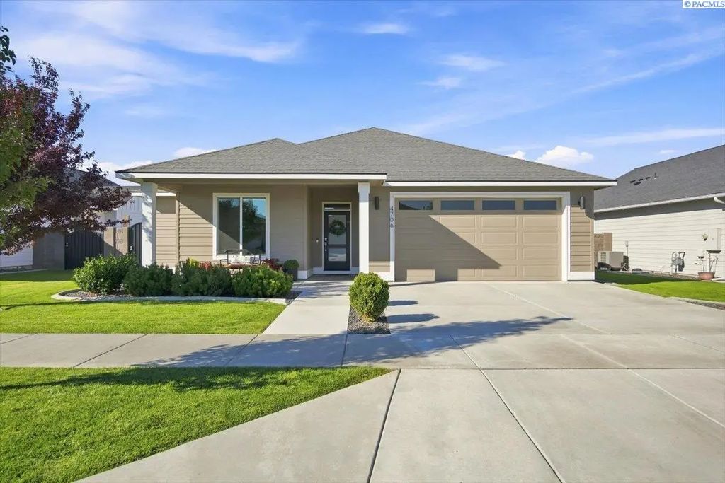 4706 Village View, Richland