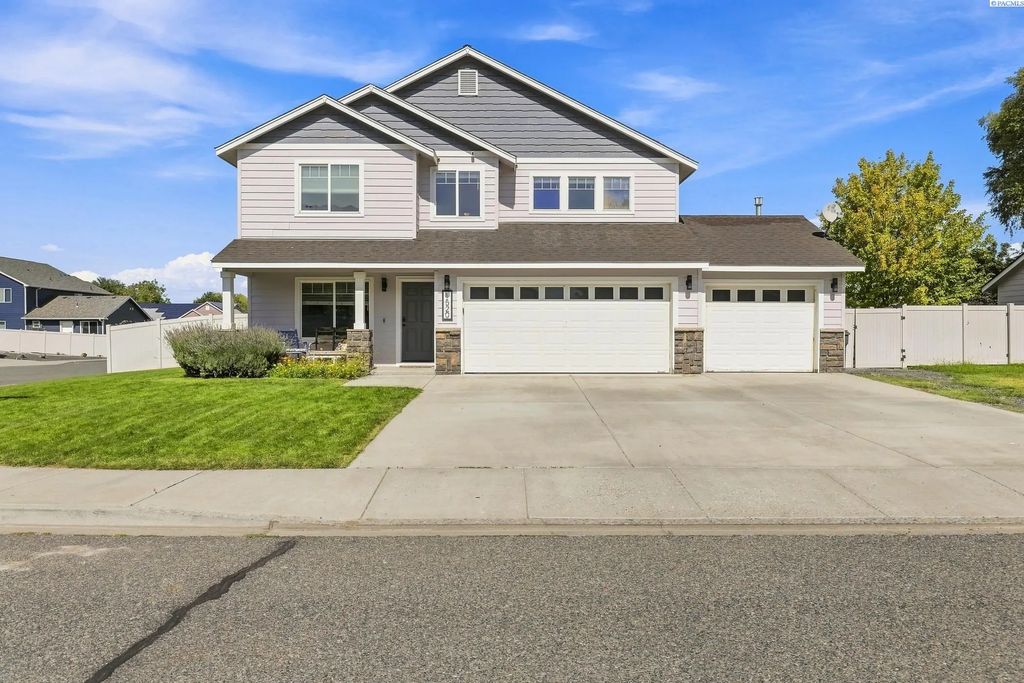1520 W 40th Place, Kennewick