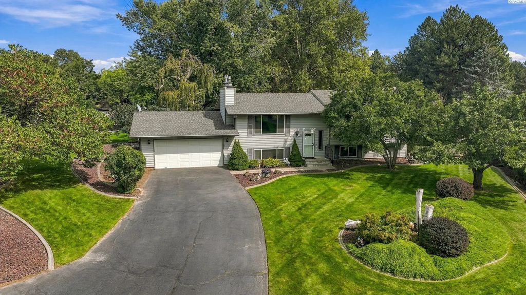 1207 S Delaware St., Kennewick