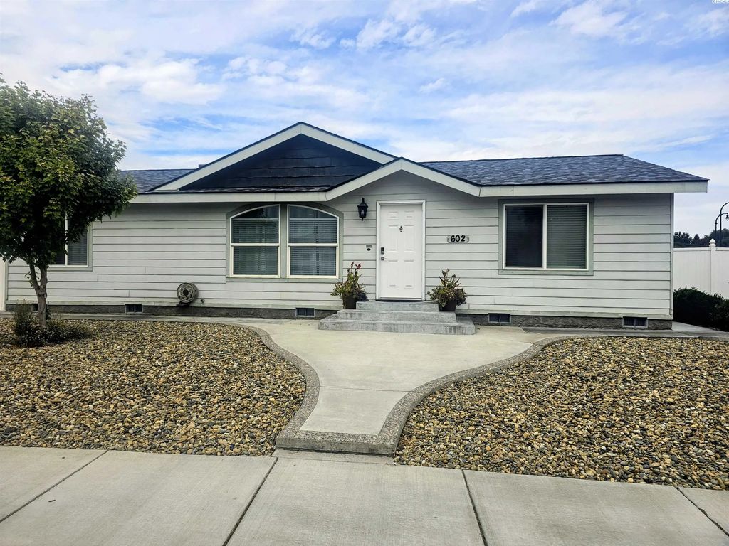 602 New Gate Drive, Prosser