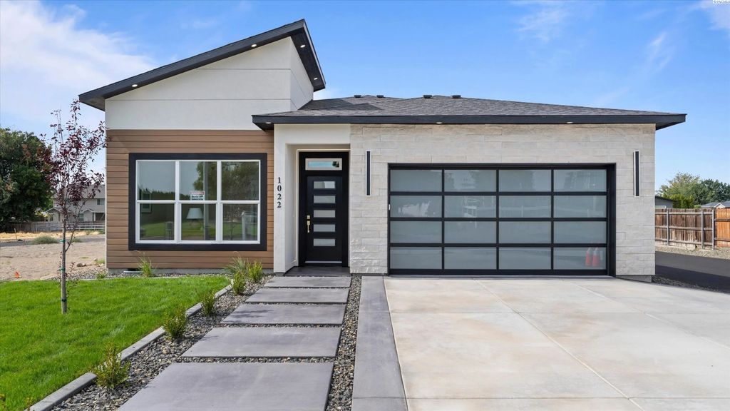1022 Rd 64, Pasco