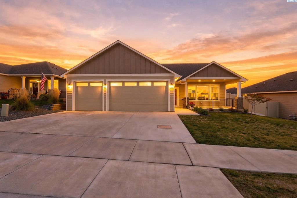 3742 S Van Buren Pl, Kennewick