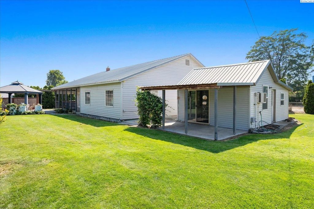 1104 Rd 40, Pasco
