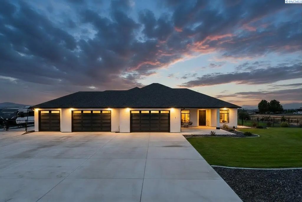 1 Bull Pen Lane, Pasco