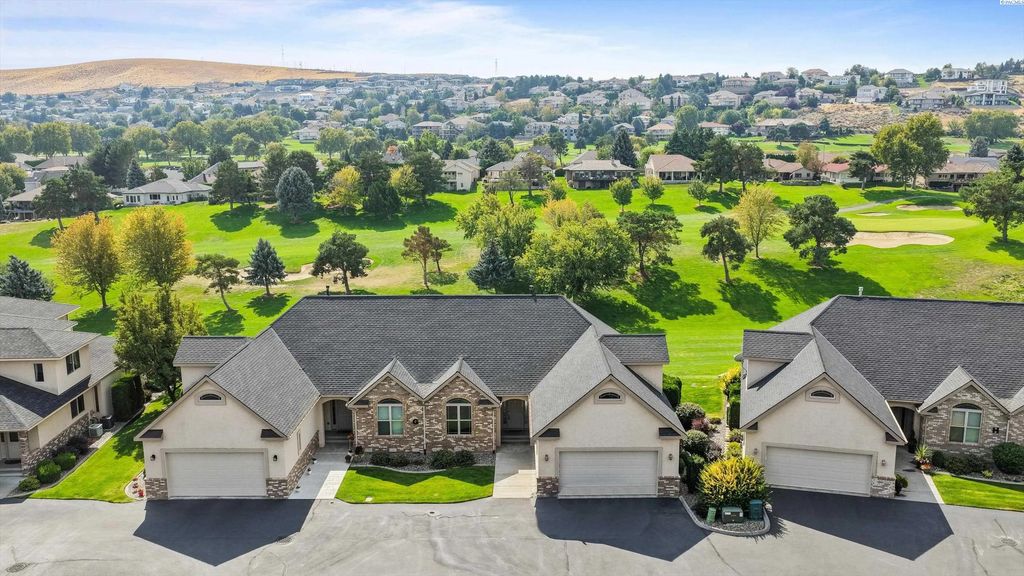 3710 W Canyon Lakes Dr G-102, Kennewick