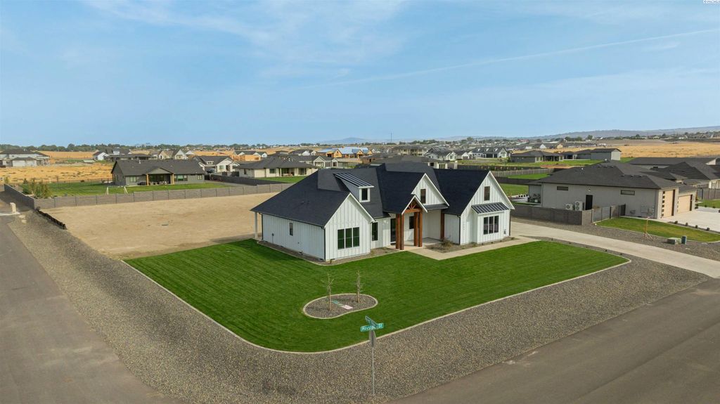 7403 Haystack Street, Kennewick