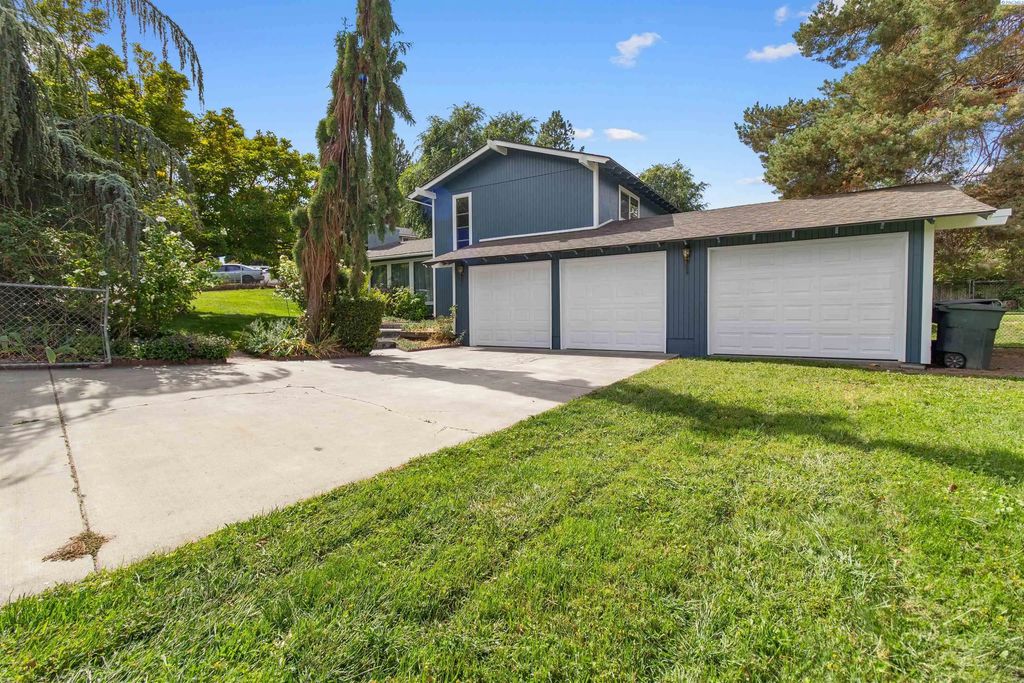2017 Sheridan Place, Richland