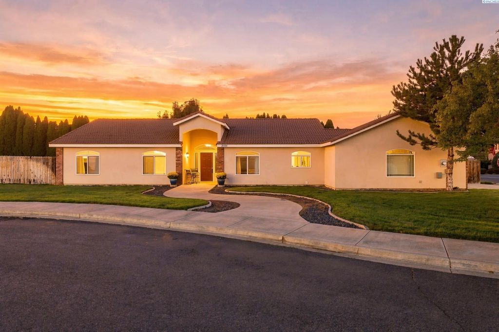 2501 Papyrus Ct, West Richland
