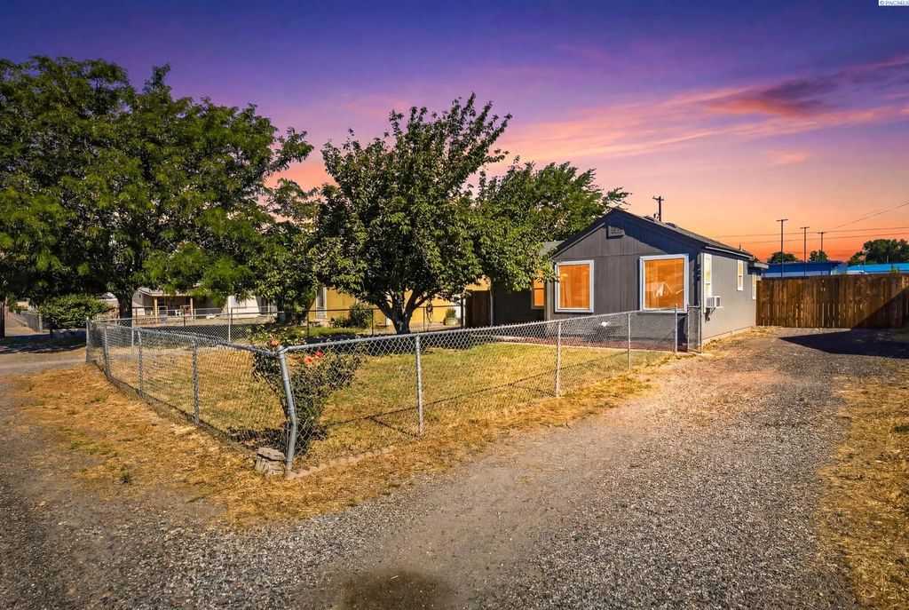 908 Chris  Ave, Benton City