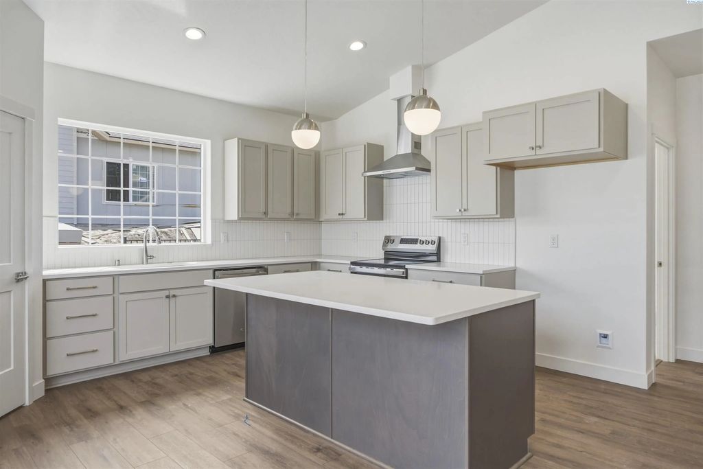 4401 Conifer St., West Richland