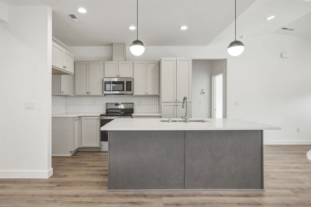 4437 Conifer St, West Richland