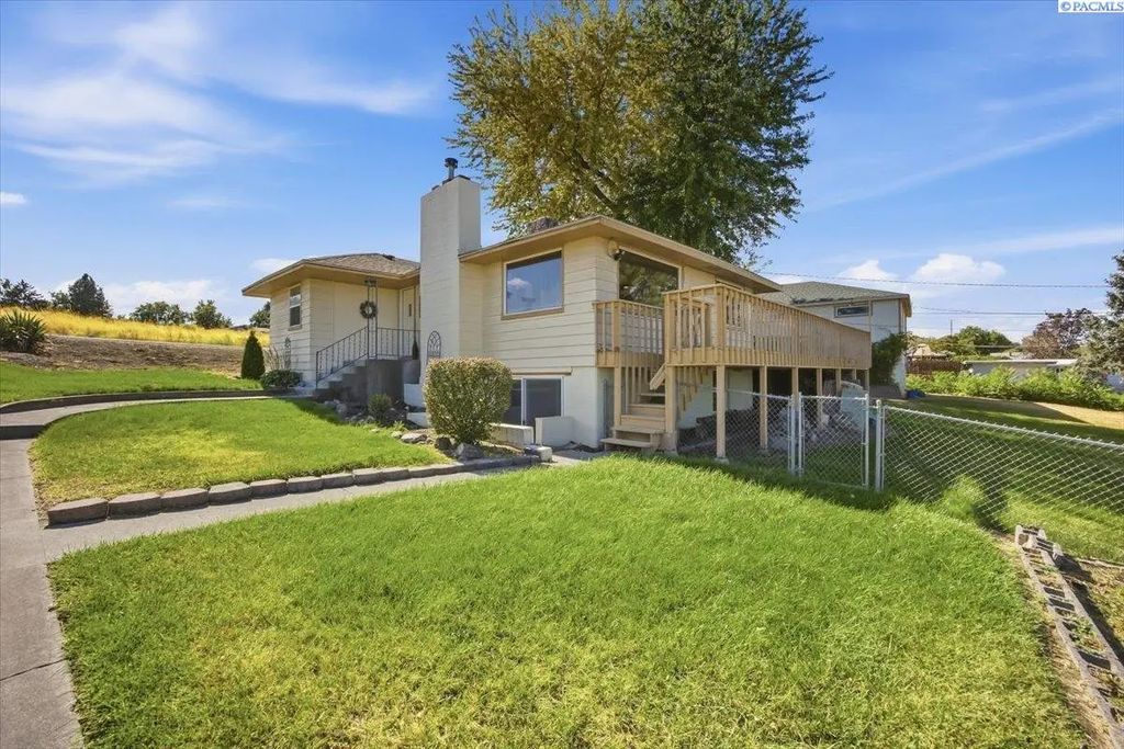 1203 N Keller St., Kennewick
