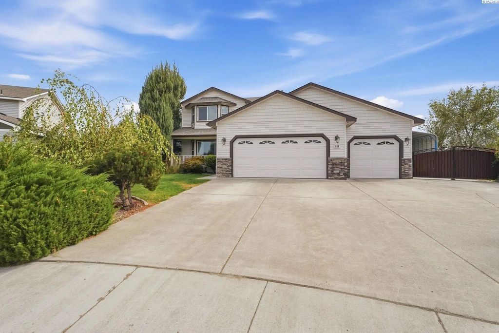 813 N Douglas Ct, Pasco