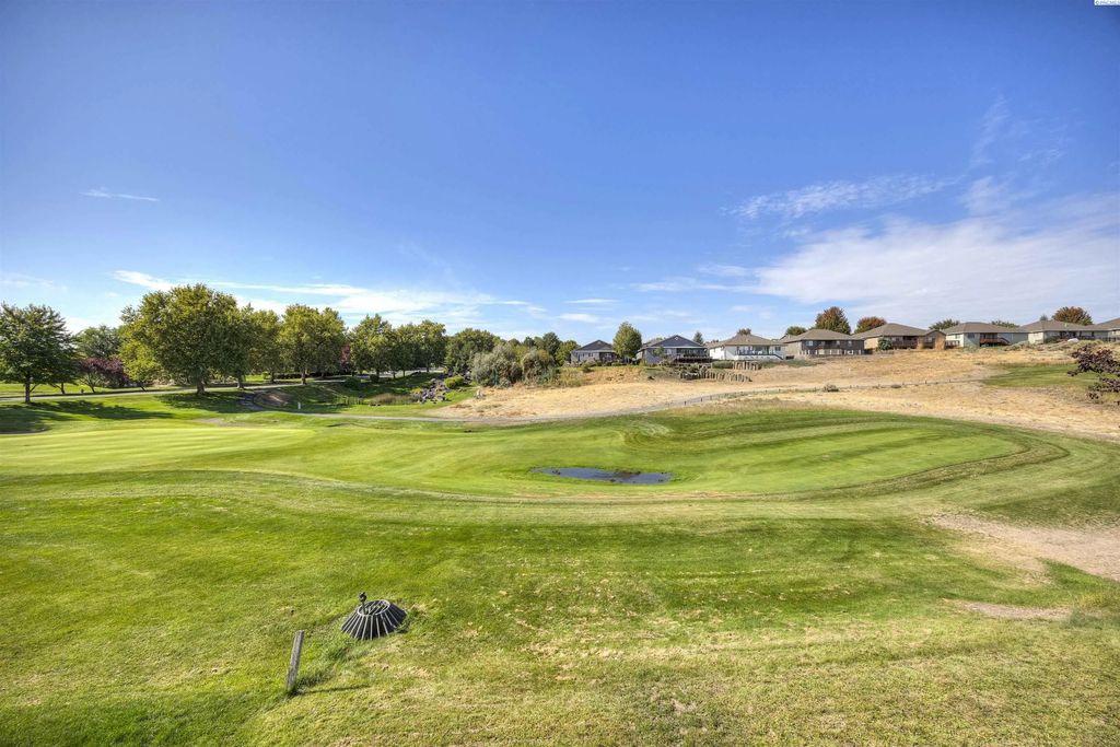 2657 Dornoch Place, Richland