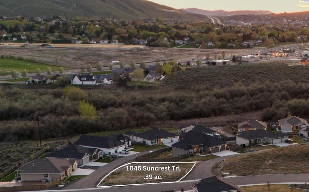 1045 Suncrest Trail, Richland