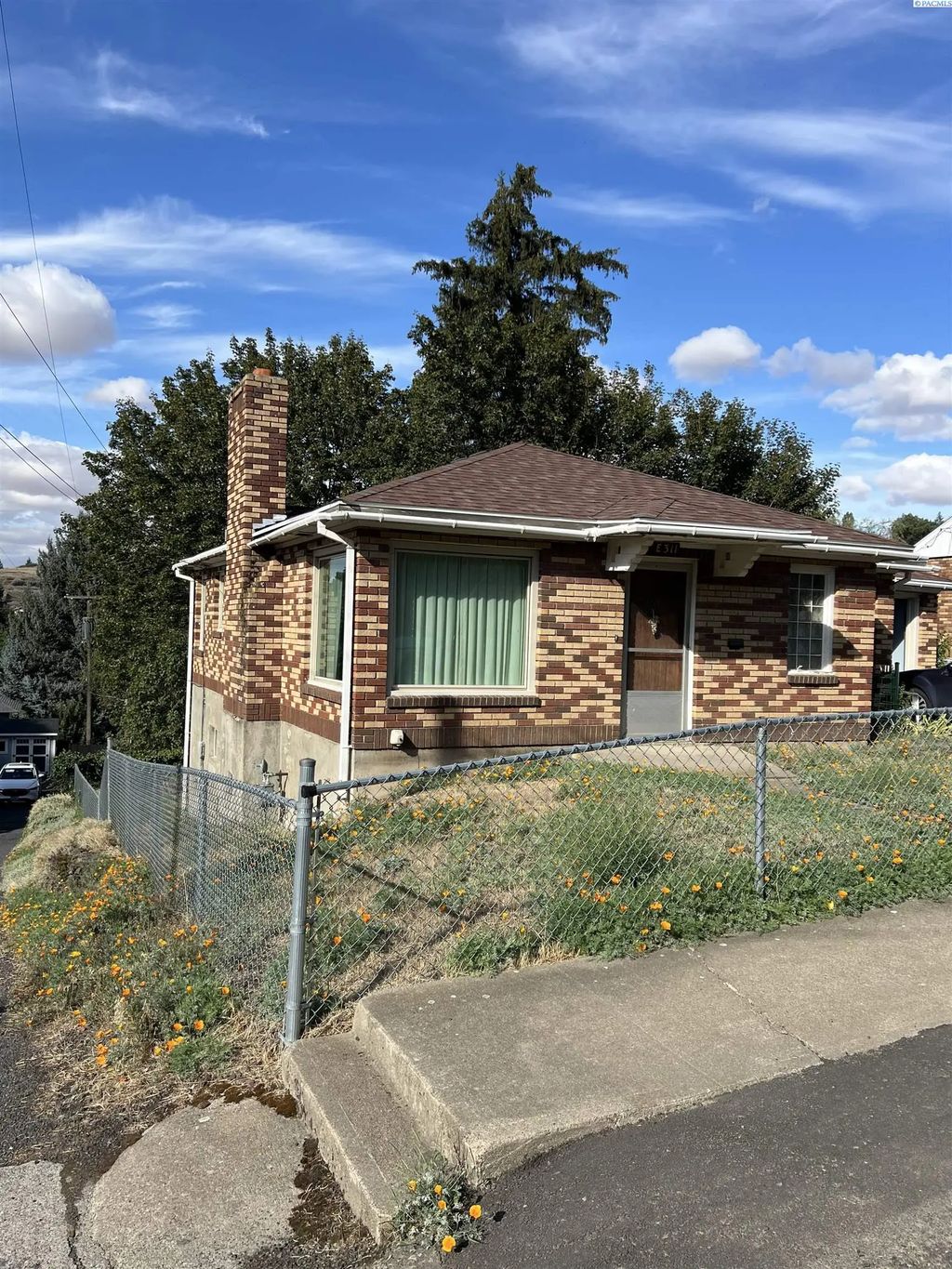 311 E Fairview St., Colfax